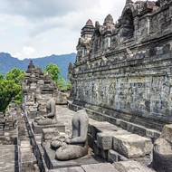 Buddhistický chrám Borobudur byl postaven v 9. století a je zářným příklad jávského architektonického mistrovství.