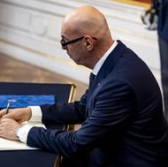 Oto Klempíř se za Motoristy stává ministrem kultury. 