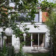 Změna vnitřního uspořádání se projevuje jen na některých místech v exteriéru.