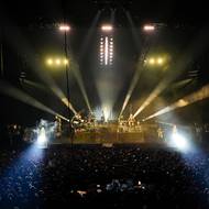 Vizuální složce krolovala velká projekce