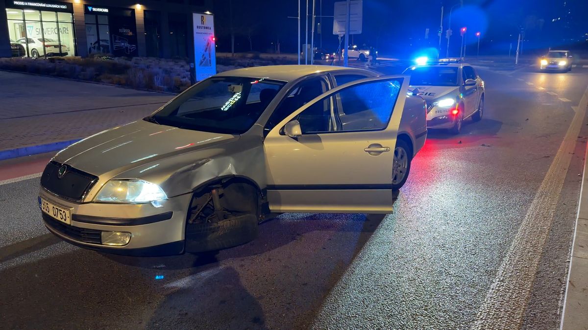 Tři krádeže aut poslíčků v Praze během víkendu. Vozy stály nastartované