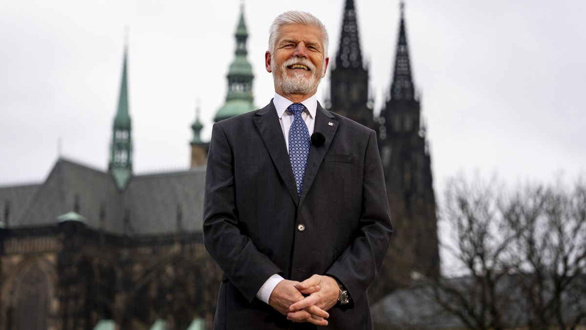 FOTO: Zákulisí prezidentova projevu. Přišel pěšky, panorama vyzdvihl stupínek