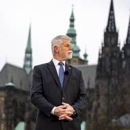 Kancelář prezidenta pro projevy střídá lokace v areálu, tentokrát i těsně za jeho hranicemi.