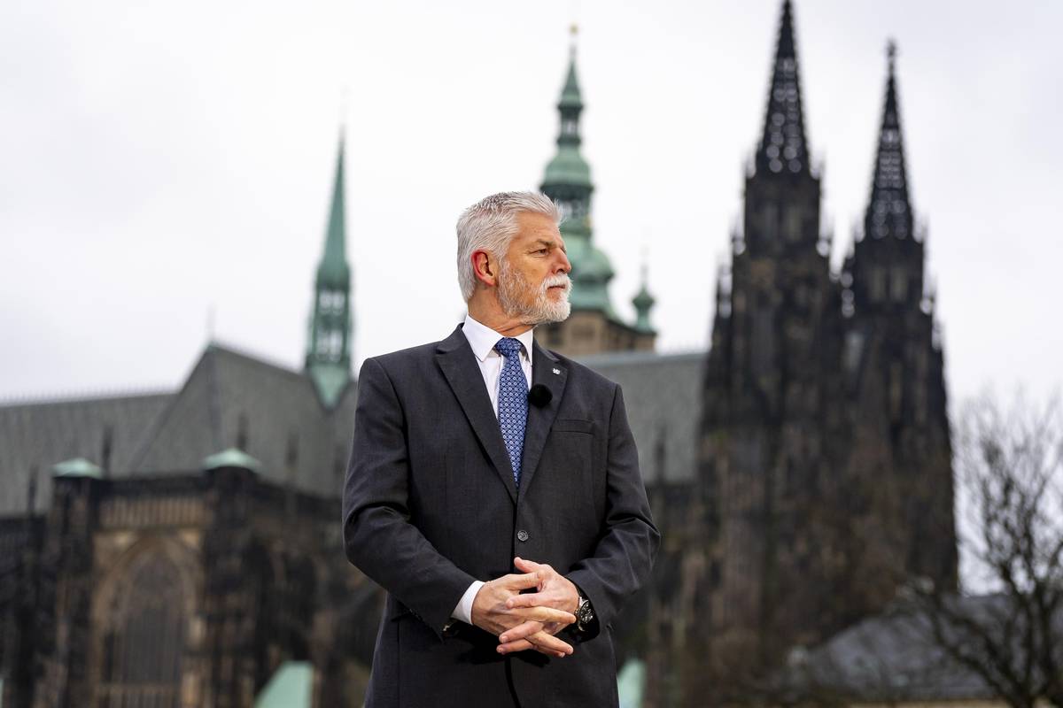 Kancelář prezidenta pro projevy střídá lokace v areálu, tentokrát i těsně za jeho hranicemi.