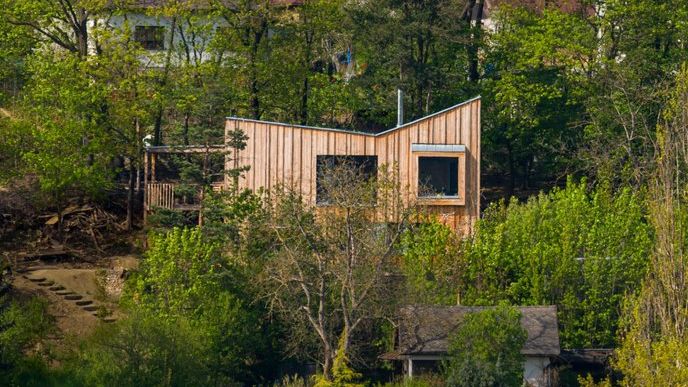 Rodinný dům s příznačným názvem Vlaštovka má siluetu křídel drobného ptáka. Jsou z něj půvabné výhledy