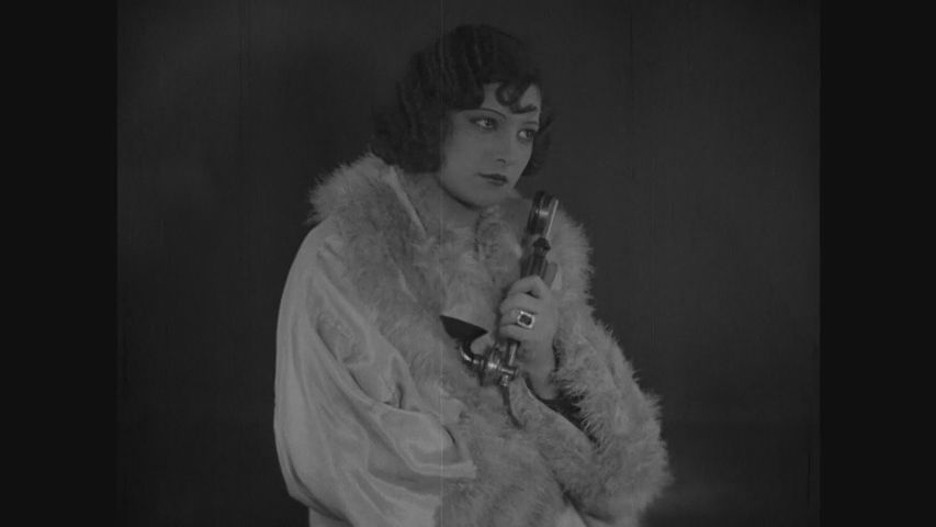 Slast v náruči milence, nebo klidný přístav manželství? Erotikon se vrací do kin