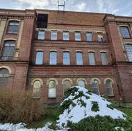 Přádelna byla postavena podle návrhu švýcarského architekta Carla Arnolda Séquina-Bronnera ve stylu průmyslové secese.