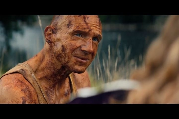 Ralph Fiennes znovu bojuje s nákazou zuřivosti v postapokalyptické Anglii