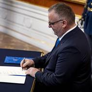 Ministerstva dopravy se ujal nominant SPD, slovenský manažer Ivan Bednárik.