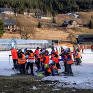 Dětská sjezdovka v Horní Malé Úpě. První oblouky se učí na tenounké vrstvě. 