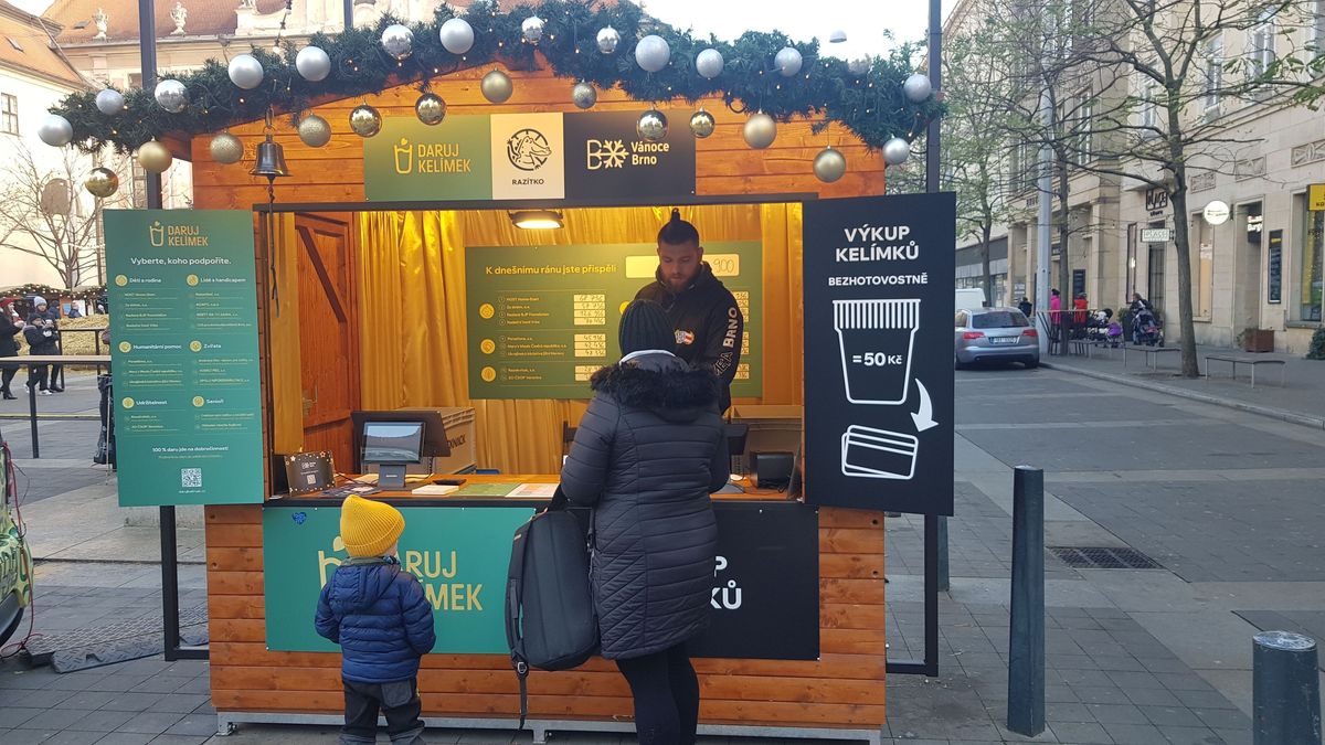 Charitativní sbírka Daruj kelímek pomáhá lidem i zvířatům