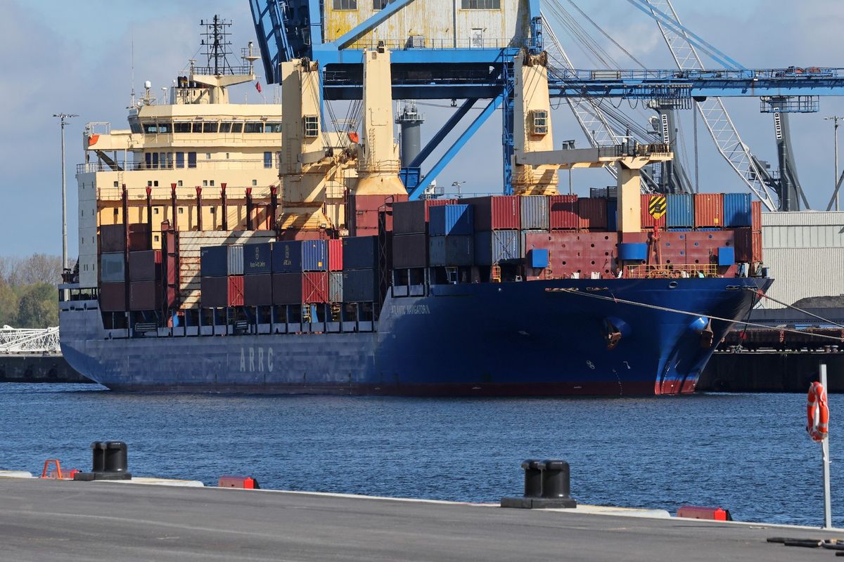 Švédští celníci se nalodili na ruskou loď. Provádí inspekci nákladu