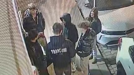 Mladík zůstal po surovém napadení v Plzni ležet bezvládně na ulici