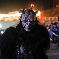 I kvůli různým vychytávkám trvá výroba spoustu hodin. Ale účel - vystrašit a pobavit zároveň - plní. 