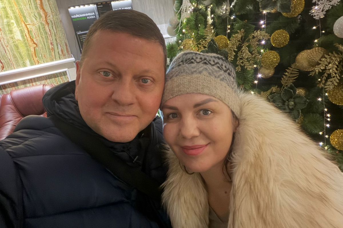 Zalužnyj se vrátil na Ukrajinu. Spekulace už se rojí