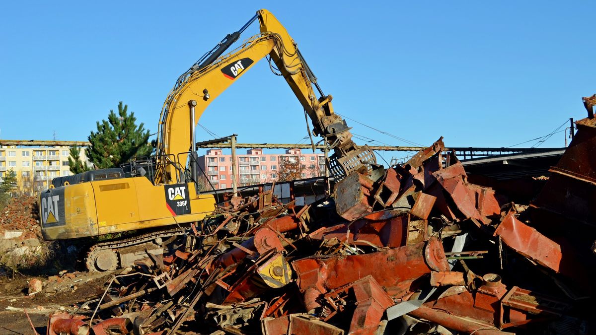 V centru Vyškova se ve velkém bourá, ze zchátralého komplexu bude supermoderní městské centrum