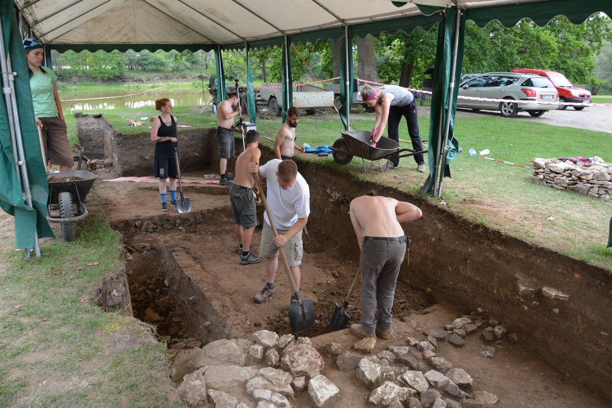Archeologové patrně našli jižní bránu velkomoravského hradiště Pohansko