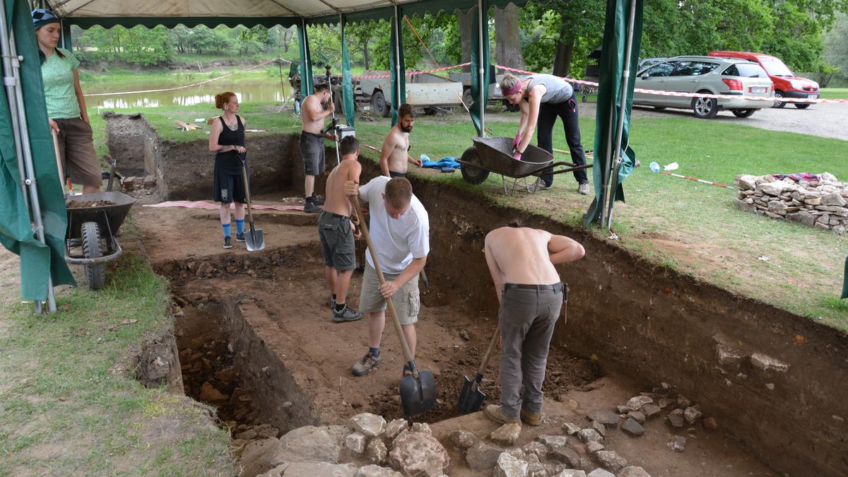 Archeologové patrně našli jižní bránu velkomoravského hradiště Pohansko