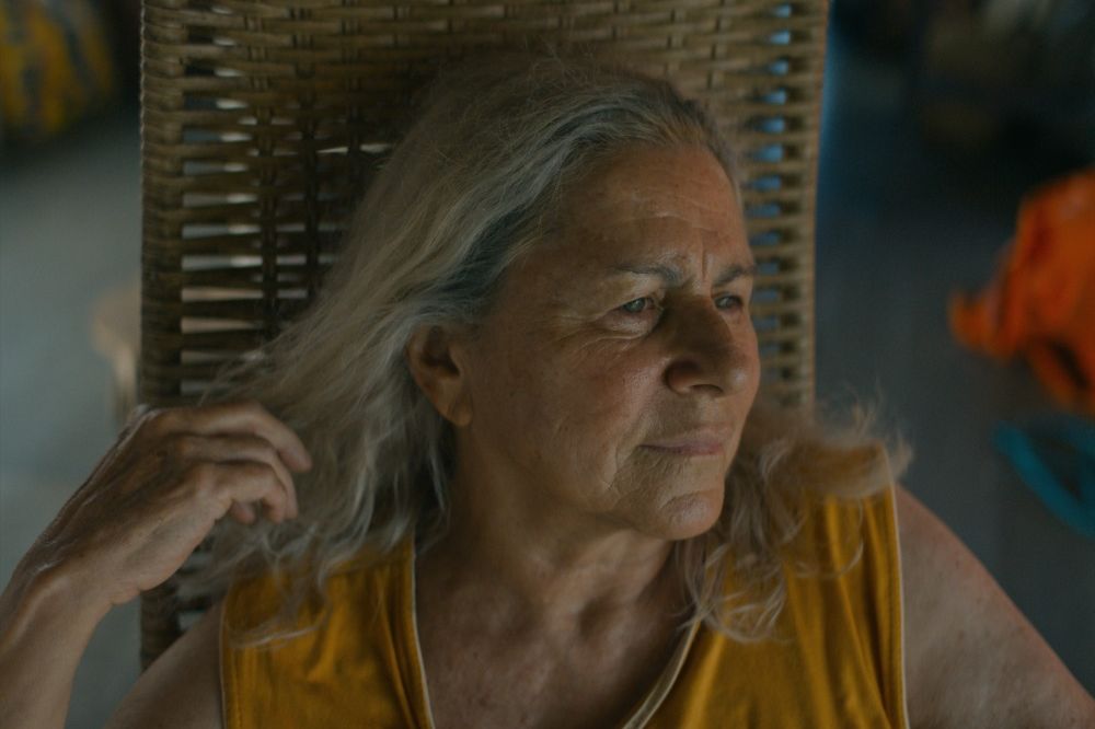 RECENZE: Modrou stezkou v amazonských vodách za svobodou i důstojností seniorů