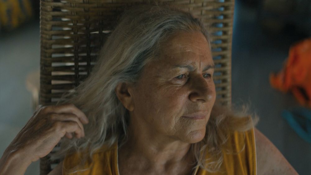 RECENZE: Modrou stezkou v amazonských vodách za svobodou i důstojností seniorů