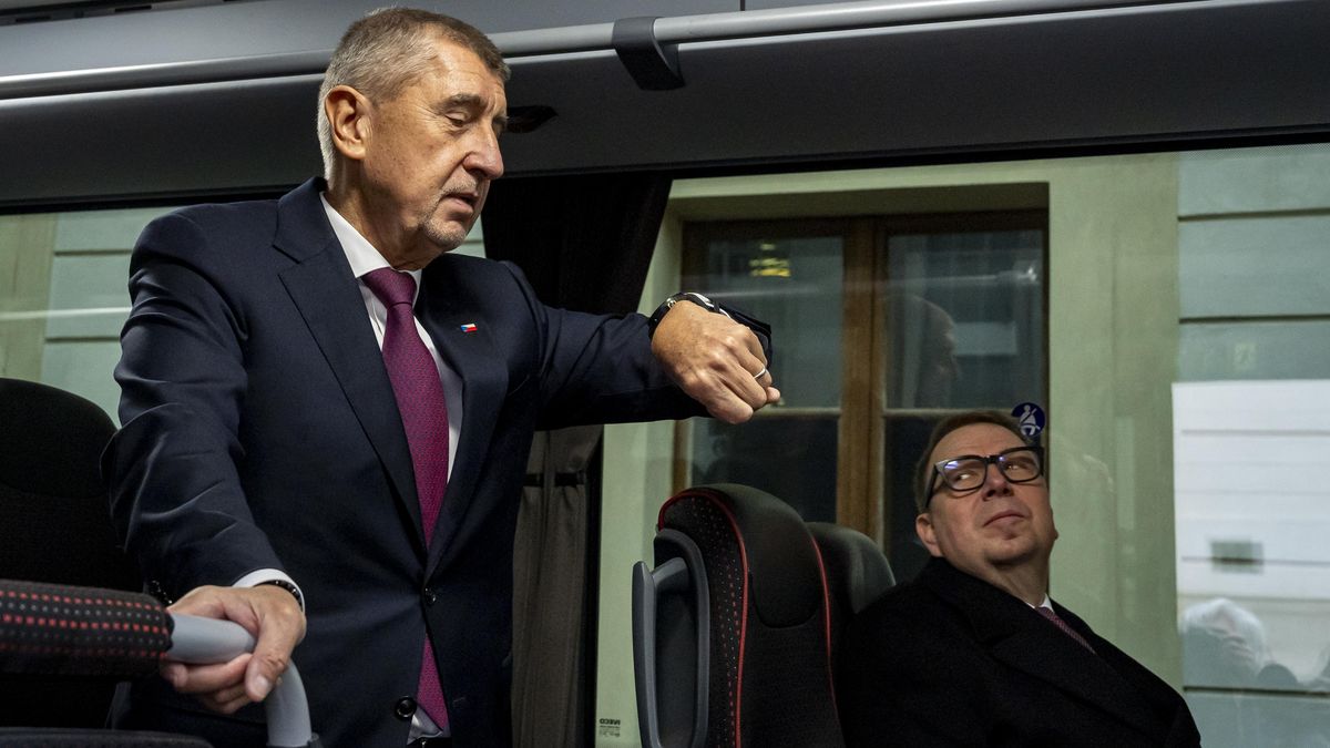 Vláda škrtá 322 úřednických míst. Je to jen začátek, říká Babiš