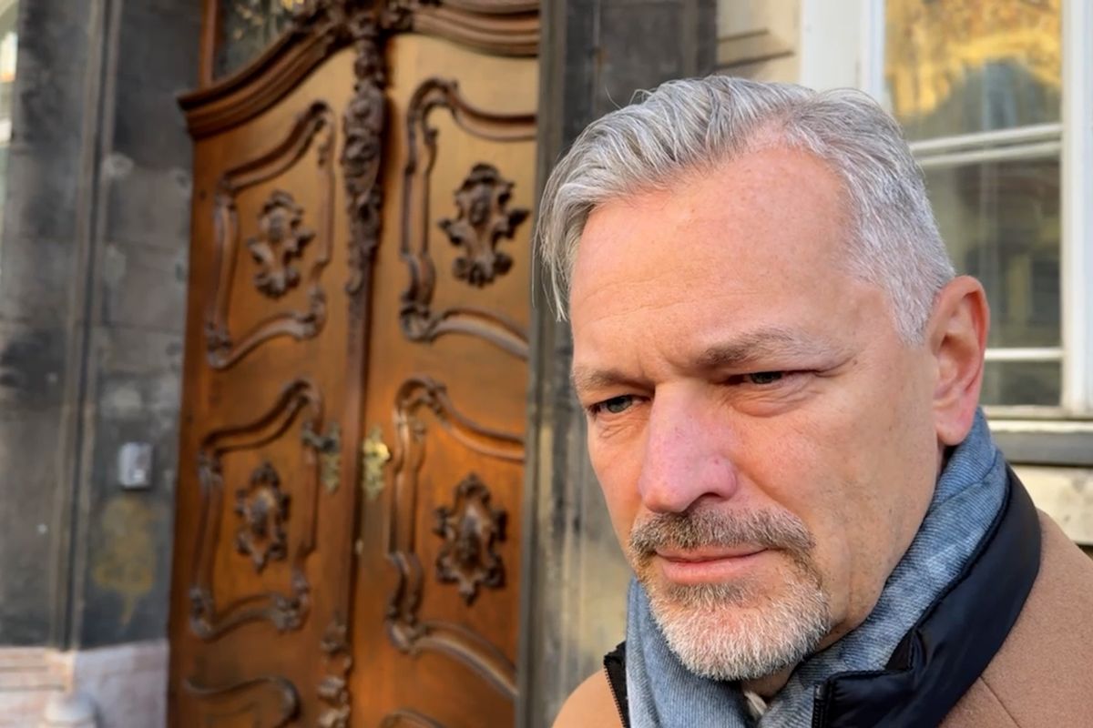 Vémolův obhájce: Vytáhli ho z auta obličejem na špinavou silnici