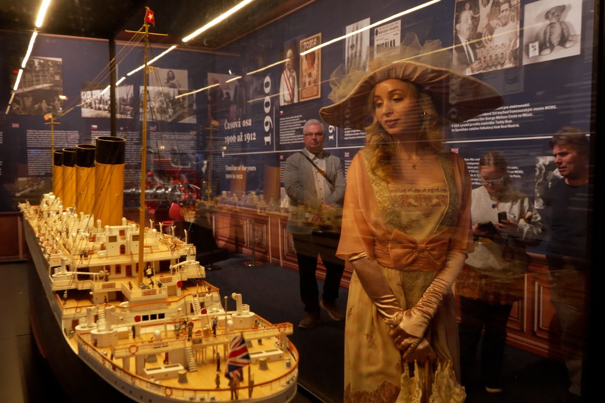 Měla plout jinou lodí, přesunuli ji na Titanic. Pražská výstava vypráví příběhy pasažérů