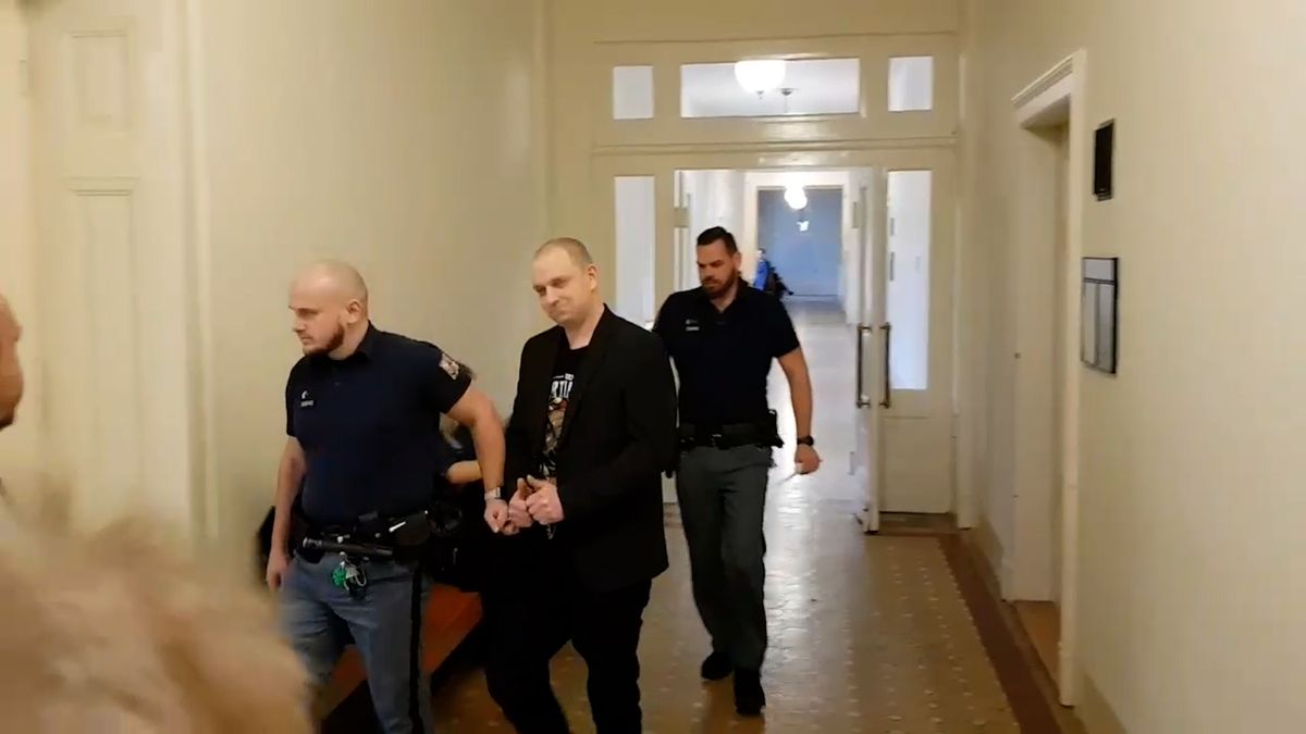 Tohle je Česká republika! Muž v Praze hajloval a pobodal Bělorusa, kterého hnal na Ukrajinu