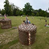 Pracovat s kovem začal Suška po svém rezidenčním pobytu v USA v roce 2005.