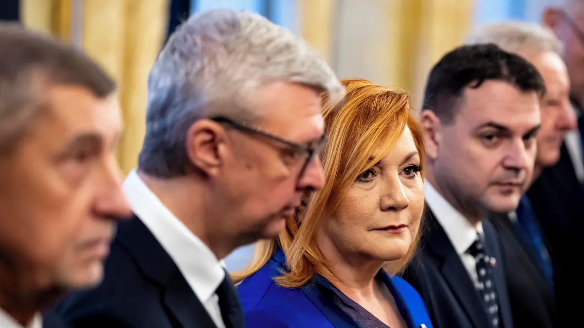 Stanjurovo letadlo, Schillerové vrtulník. Výbor doporučil poslancům schválit rozpočet se schodkem 310 miliard