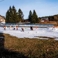 Dětská sjezdovka v Horní Malé Úpě vystačí na pár malých oblouků. 