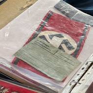 Překrytí symbolu je zde velmi symbolické.