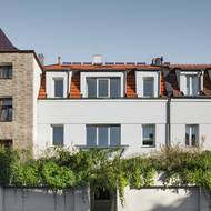 Architekti kromě jiného modernizovali členění oken domu.