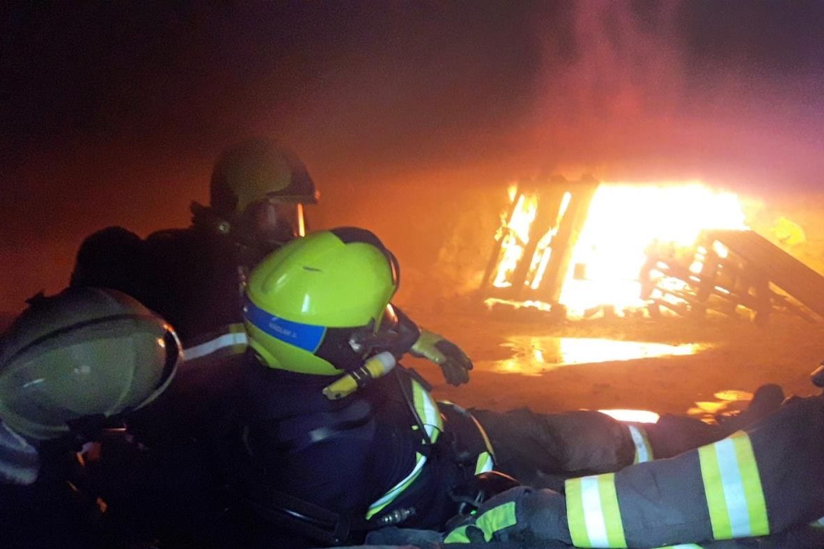 Požár sklárny známé z krimi seriálu způsobil na Klatovsku milionové škody