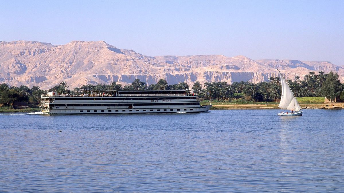 Na Nilu se srazily dvě výletní lodě, rozpárané kajuty a mrtvá turistka