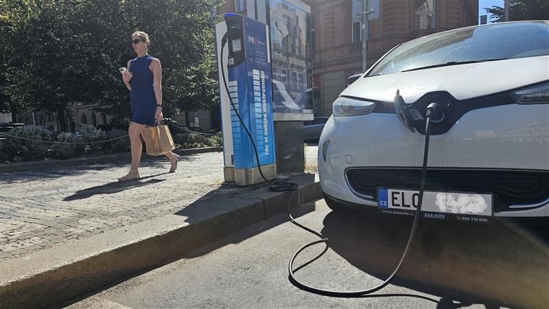 V Praze končí bezplatné parkování pro elektromobily, nejvíc si od ledna připlatí majitelé hybridů