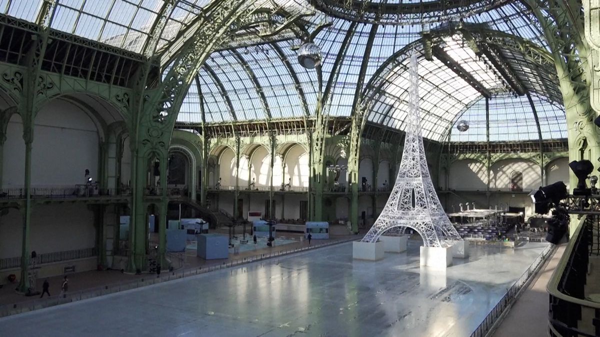 Největší kryté kluziště světa těší pařížské obyvatele i turisty