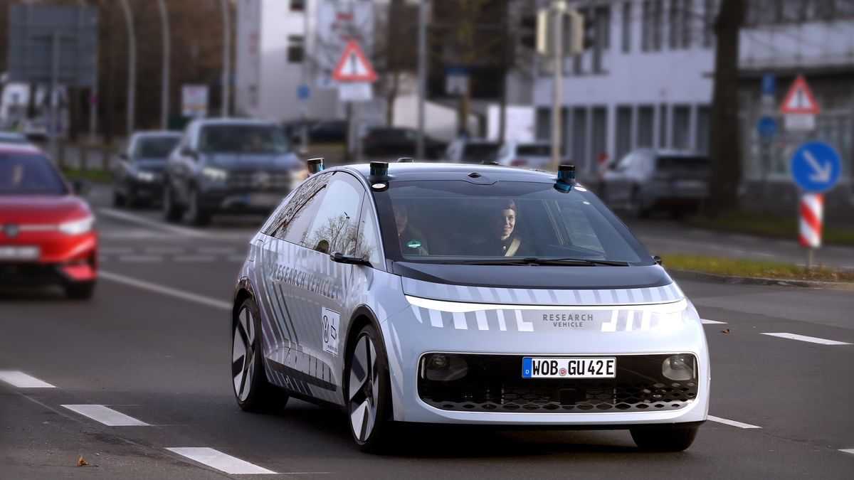 Volkswagen testuje autonomní vůz bez volantu i pedálů