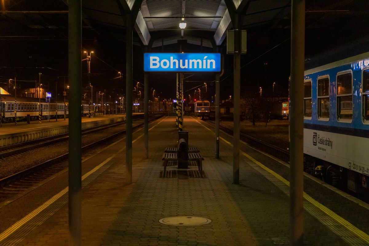 Pohřešovaný patnáctiletý Čech usnul ve vlaku. Nečekaně se probudil v Polsku