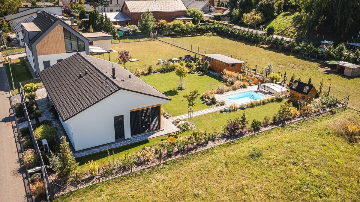 Pro svou dřevostavbu si koupili hezký pozemek. Při kopání základů objevili zbytky staré cihelny