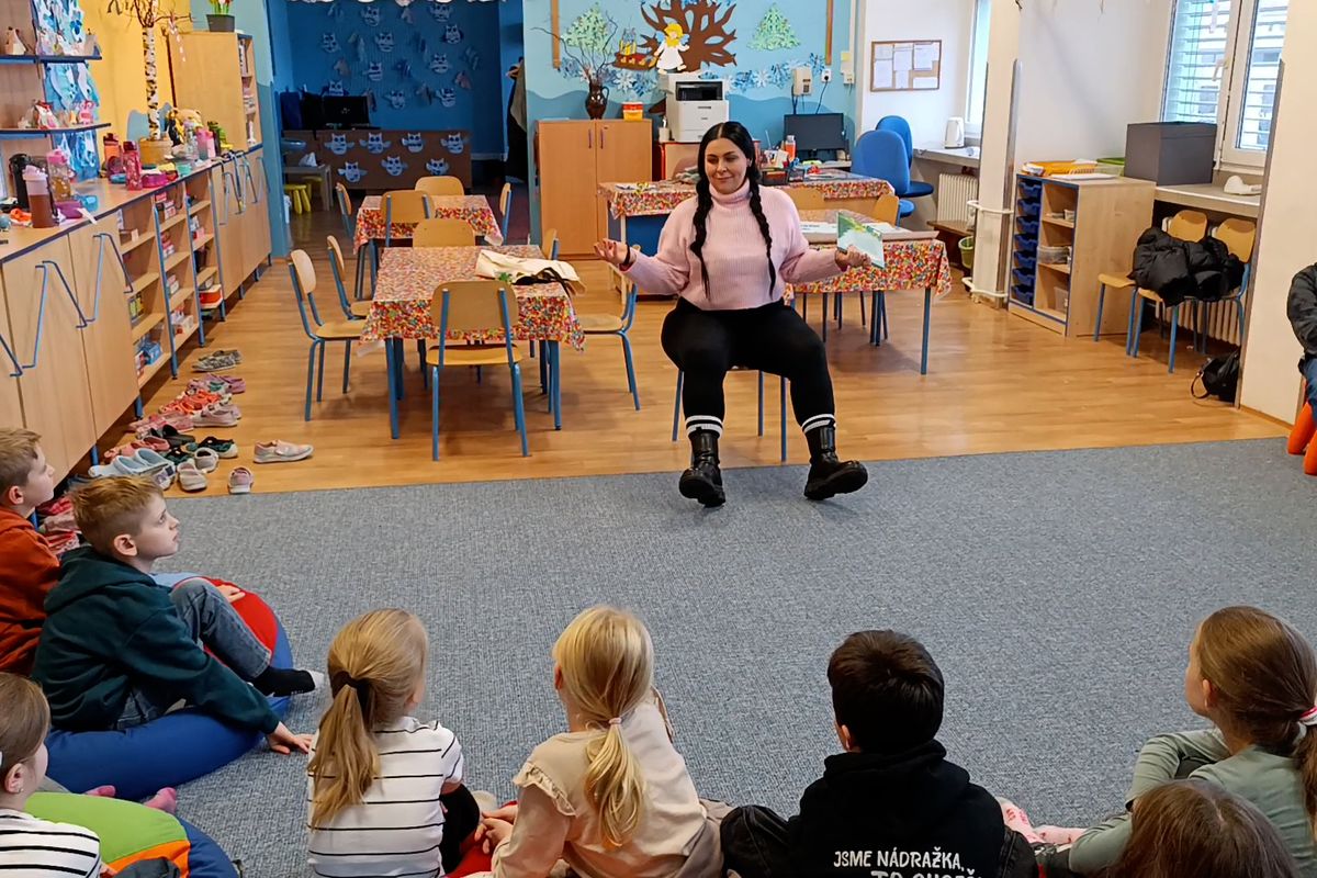 Marie ze Zrádců napsala knihu pohádek, pokřtí ji herec Vojta Kotek