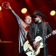 Klávesák Michal Dvořák (v pozadí) byl autorem scénografie.