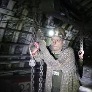 Ve tváři horníků se zračí, jaká je hornictví dřina. 