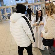 Anděl v nákupním centru Auchan v Ratiboři. 