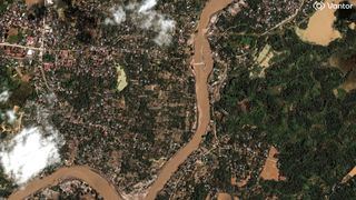 Satelitní snímky odhalují rozsah povodní v Asii. Zahynulo přes tisíc lidí