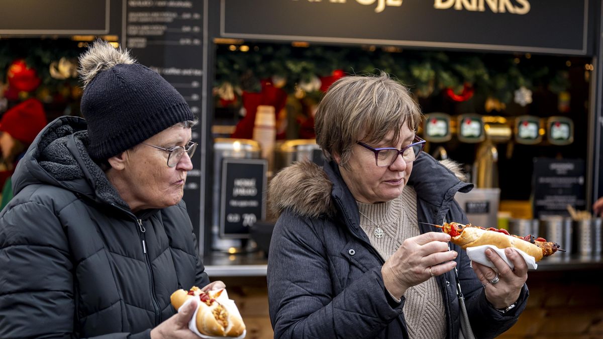 Vánoční trhy pod lupou: kolik letos stojí svařák, punč a langoš napříč městy