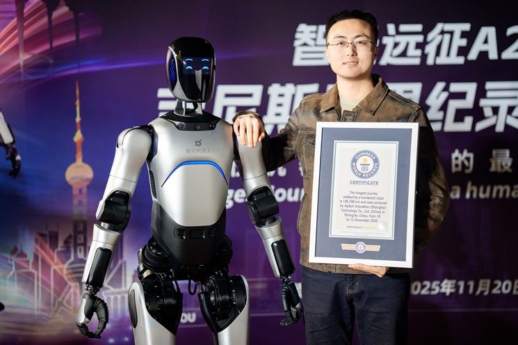 Humanoidní robot ušel na jeden zátah přes 100 kilometrů, trvalo mu to tři dny