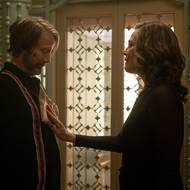 Dán Mads Mikkelsen si s americkou kolegyní Sigourney Weaverovou zahrál poprvé.