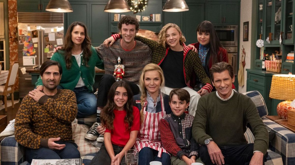 RECENZE: Hurá, zase Vánoce! Film s Michelle Pfeifferovou vzdává hold obětavé péči matek