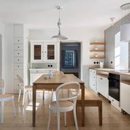 V kuchyni se prolíná tradice s modernitou.